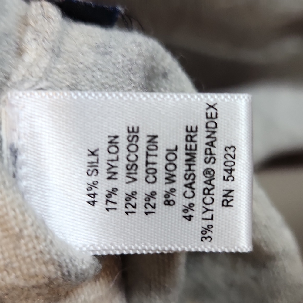Banana Republic Light Gray Silk and Cashmere Blend V-neck Sweater Medium - Picture 5 of 9